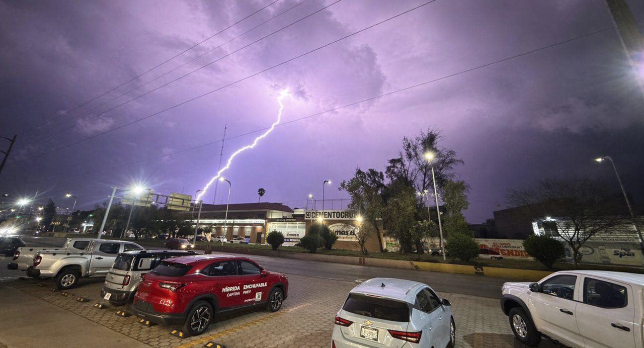 Trueno cae sobre Oaxaca central Q noticias