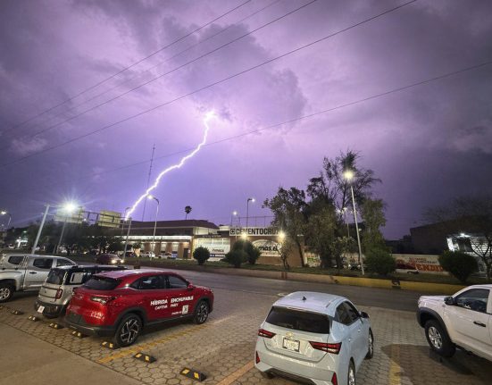 Trueno cae sobre Oaxaca central Q noticias