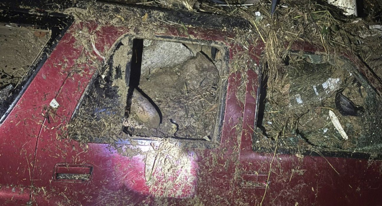 Camioneta de la persona sin vida luego de ser arrastrada por la corriente Central Q Noticias